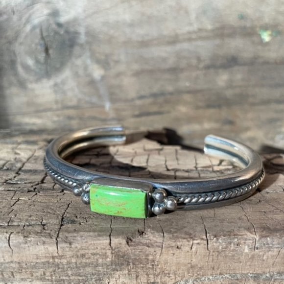 RARE Vintage Signed A.Cadman Navajo Gaspeite & Sterling Silver Cuff Bracelet - Picture 6 of 12